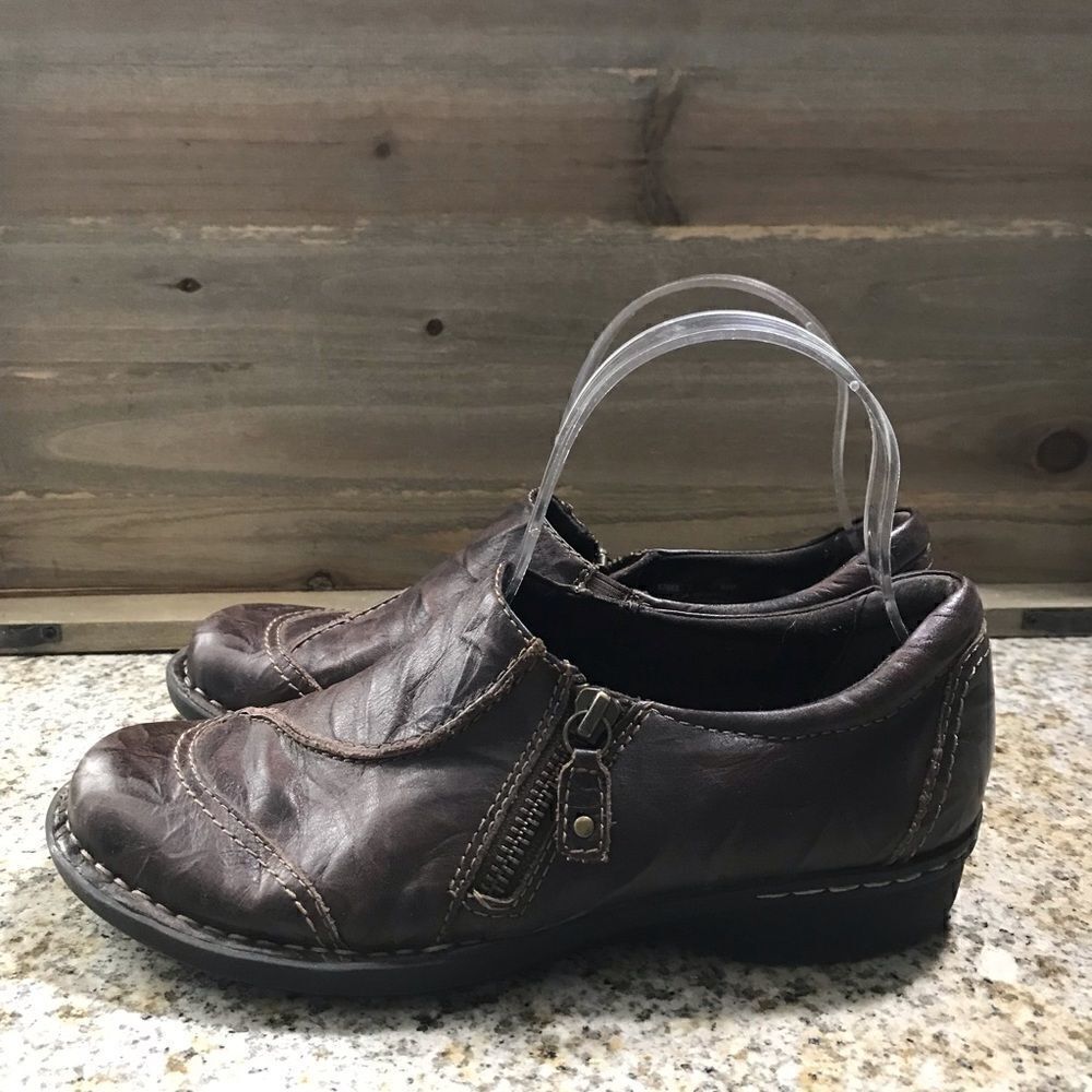 ✅Clarks brown loafers 